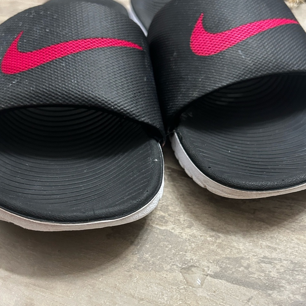 Nike Black Slides with Pink Swoosh - Picture 4 of 6